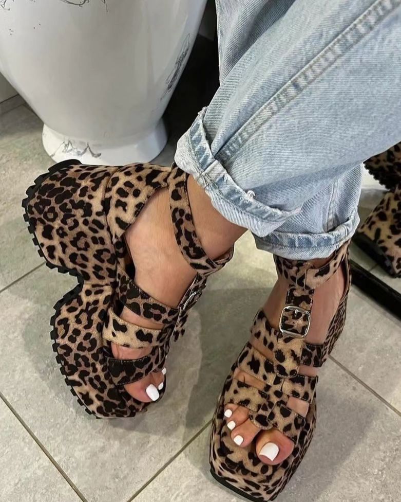 Leopard print arch supportCasual sandals